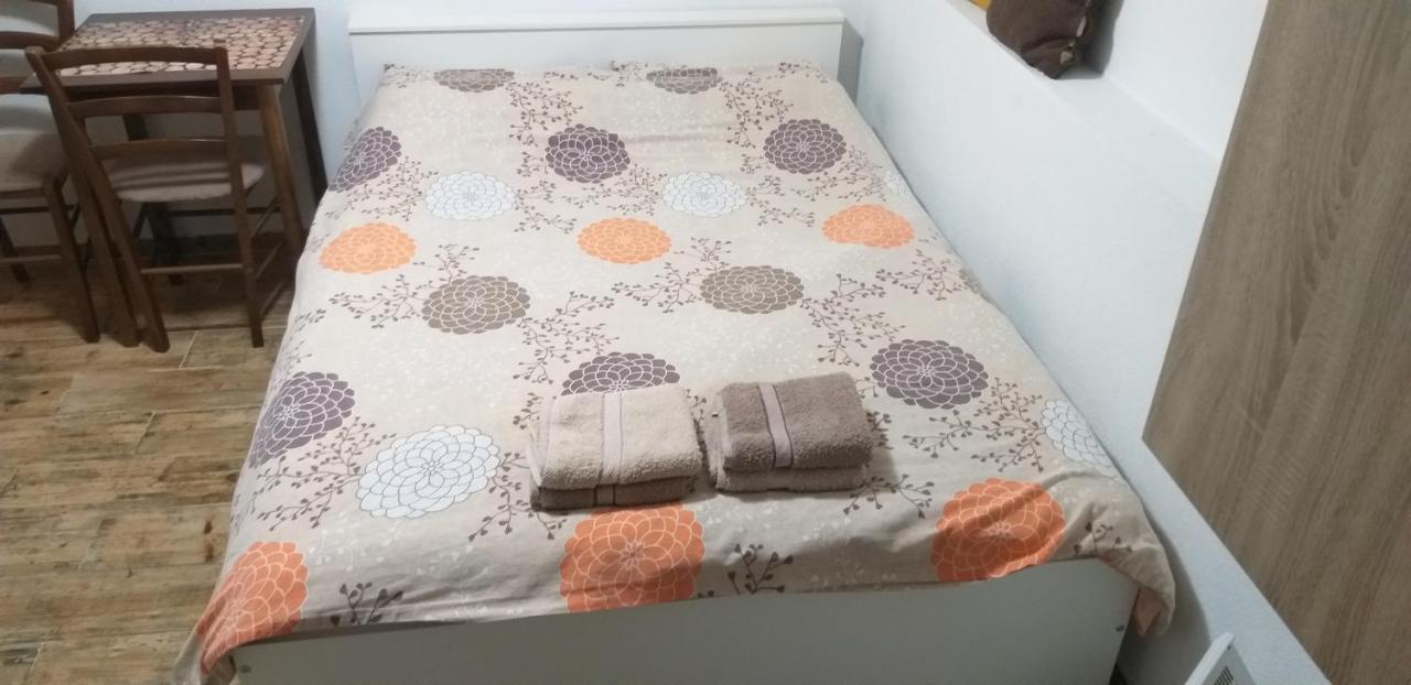 House 23 A3 Тиват Екстериор снимка