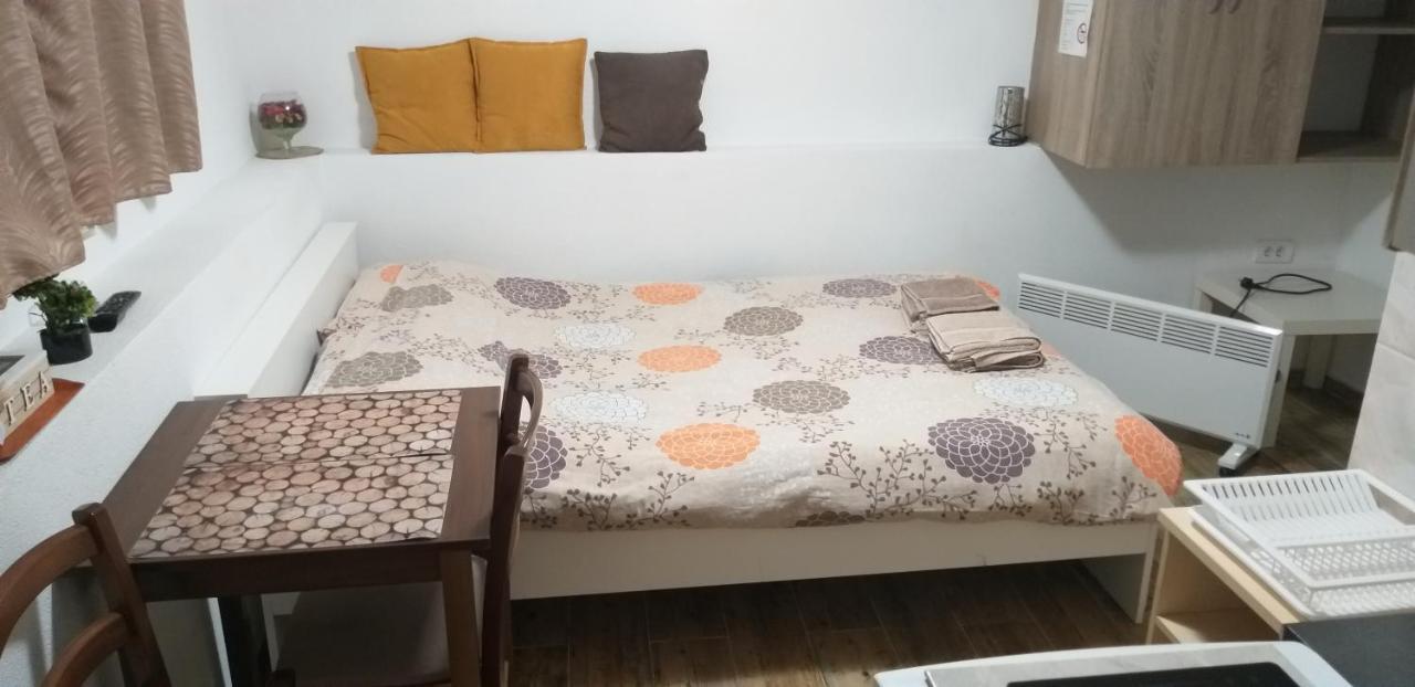 House 23 A3 Тиват Екстериор снимка